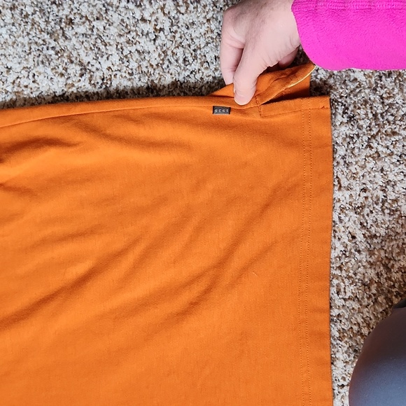 REI - Picture 3 of 4